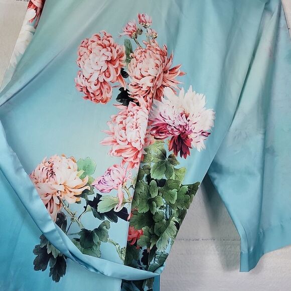 KIM + ONO Floral Satin Kimono Robe. Size OS - Picture 11 of 12